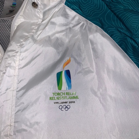 2010VancouverOlympicsTorchRelayRunnerShellJacket - Picture 2 of 6